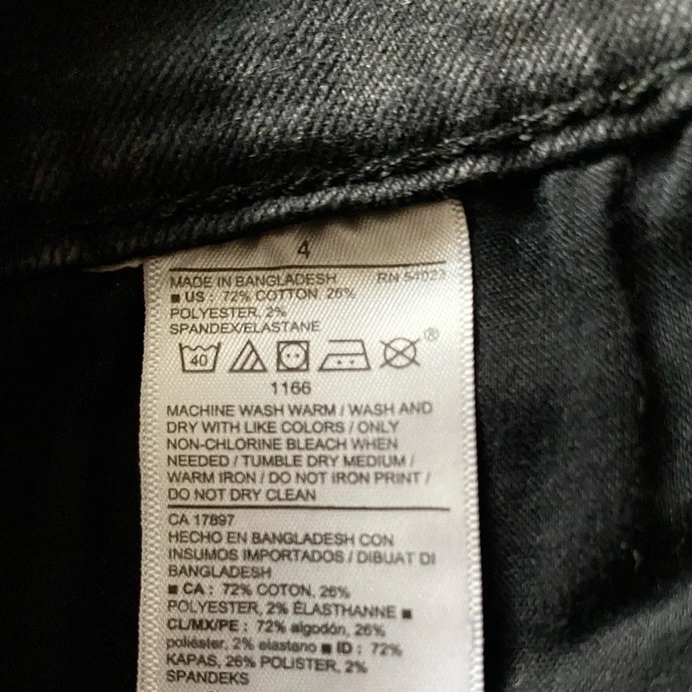 Old Navy Distressed Boyfriend Jean Shorts, Black, Mid Rise, Cuffed, Size 4 - Picture 7 of 12